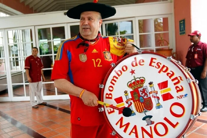 Image of the legendary supporter of the Spain national football team