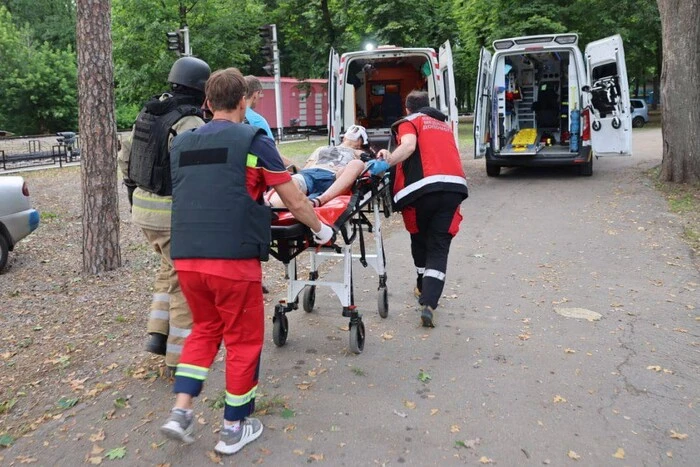 W Charkowie po rosyjskim ataku - ponad 40 rannych. Zginęła szefowa dziecięcej kolejki