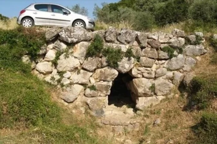 3000 Jahre und kein Tropfen Zement: In Griechenland funktioniert noch die älteste Brücke Europas