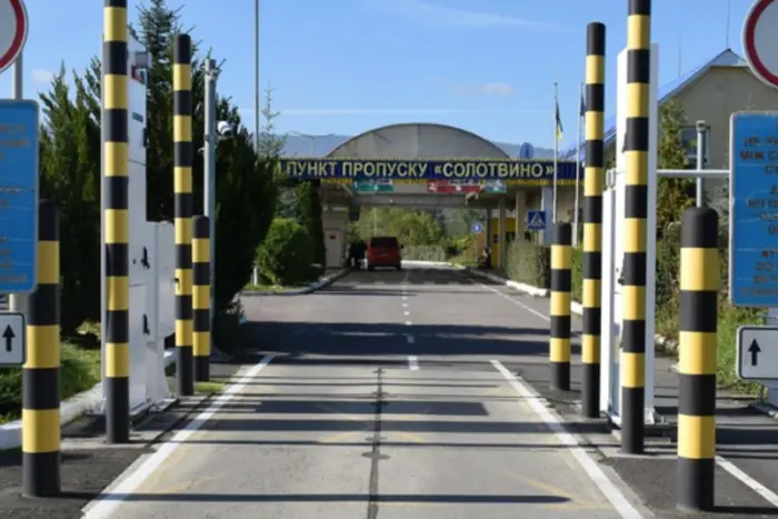 Temporary restrictions introduced at border crossings with Poland and Romania