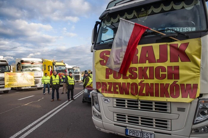 Польські перевізники протестують біля кордону