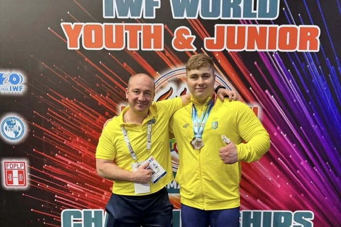Чмих з двома нагородами чемпіонату світу з важкої атлетики