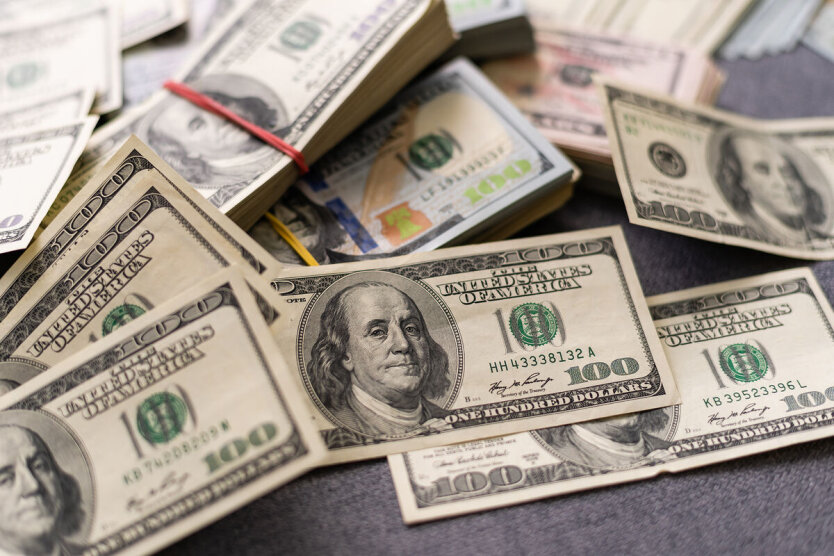 Dolar przygotowuje się do poważnych zmian: eksperci opowiedzieli, czego mogą się spodziewać Ukraińcy
