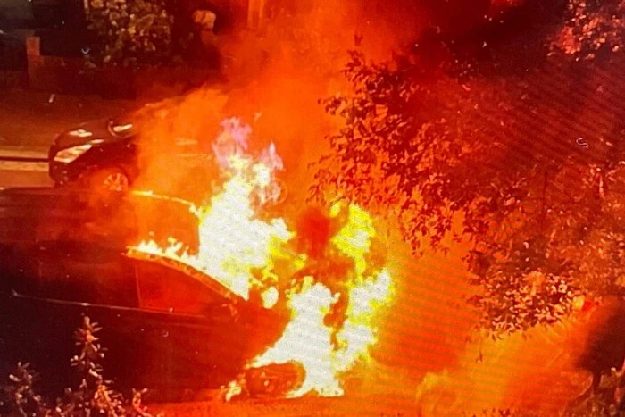 Brandstiftung von Starmer-Eigentum. In London wurde ein weiterer Verdächtiger festgenommen