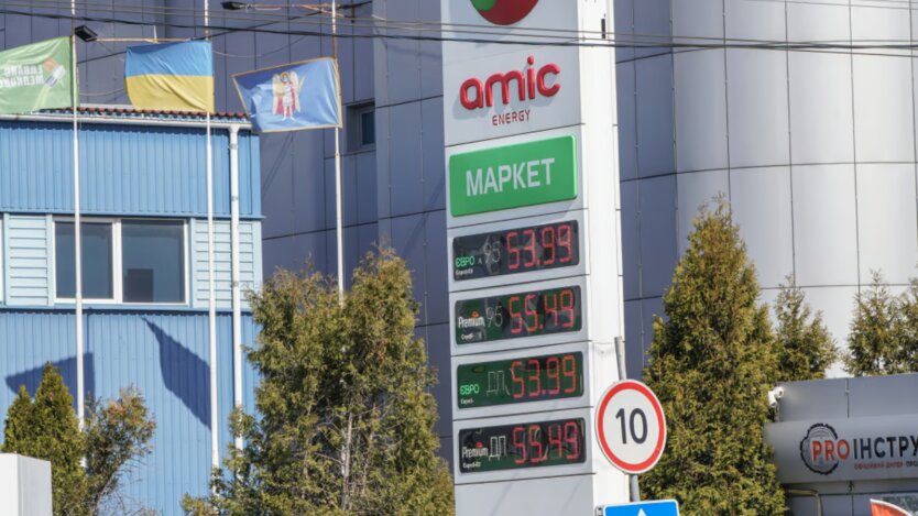Від 34 гривень: АЗС підвищили ціни на бензин, автогаз став дешевшим
