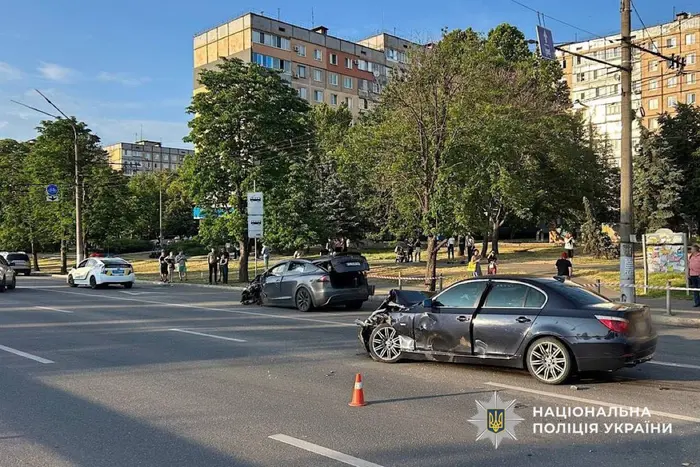 В Кривом Роге произошла смертельная авария с участием четырех автомобилей (видео)
