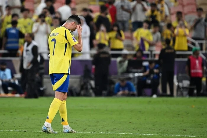 Rozmawiał sam ze sobą i machał rękami. Dziwne zachowanie Ronaldo zaniepokoiło fanów