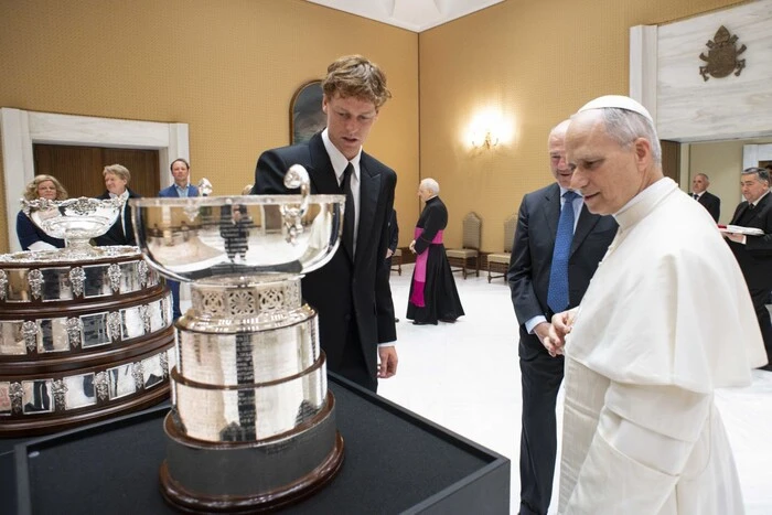 Der beste Tennisspieler der Welt hatte ein Treffen mit Papst Franziskus