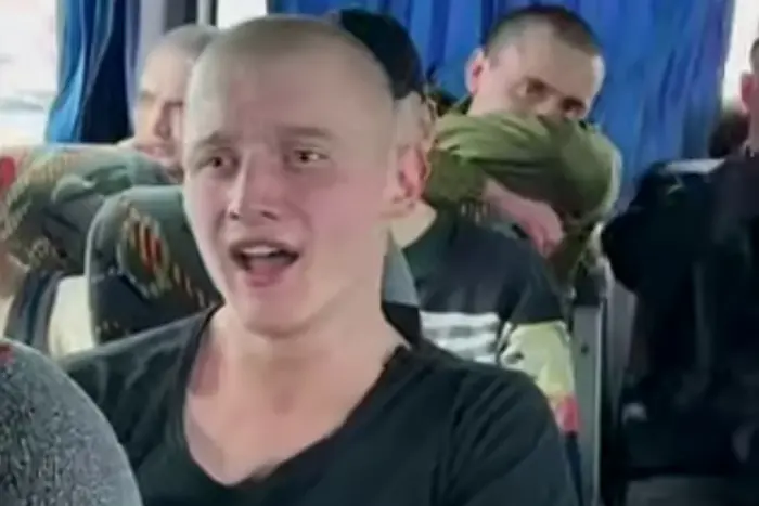 Освобожденный боец поет «Ой у лузі червона калина»
