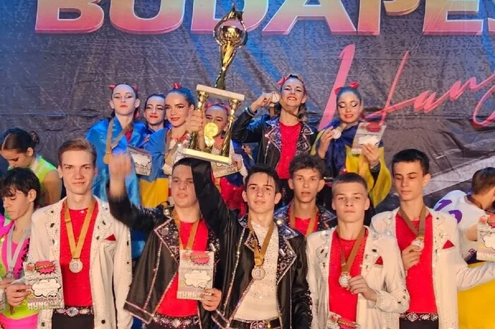 Reprezentacja Ukrainy w akrobatycznym rock'n'rollu zdobyła nagrody na trzech międzynarodowych turniejach