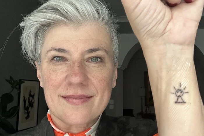 Die Botschafterin Kanadas hat sich ein Tattoo stechen lassen, um die Frauen in der Besatzung zu unterstützen