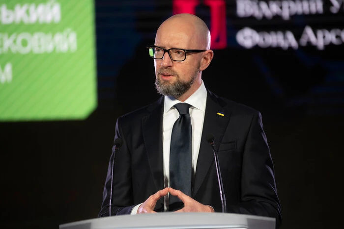 Ексглава українського уряду оцінив угоду про надра з США