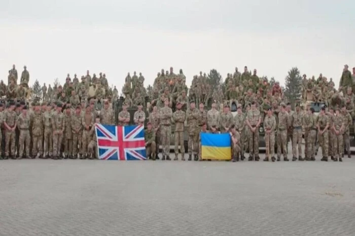 Украинские бойцы в британском военном параде