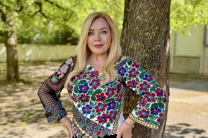 67-letnia Oksana Biłozir zaskoczyła zdjęciem w wyszywance
