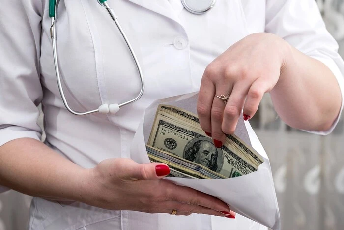 The Head of the Medical Commission and Her Family Have Become Wealthy