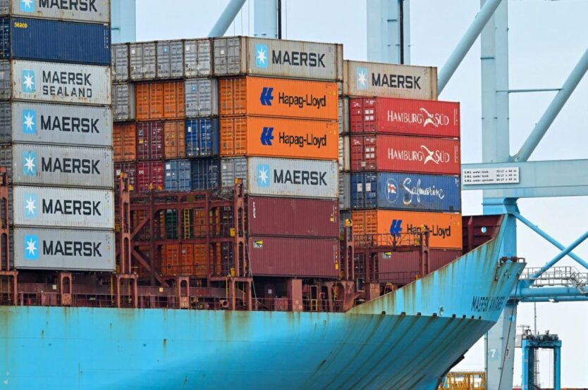 US trade deficit reached a record $140.5 billion