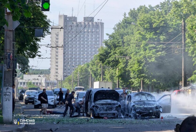 Росія обстріляла центр Сум із РСЗВ: є загиблі та десятки поранених