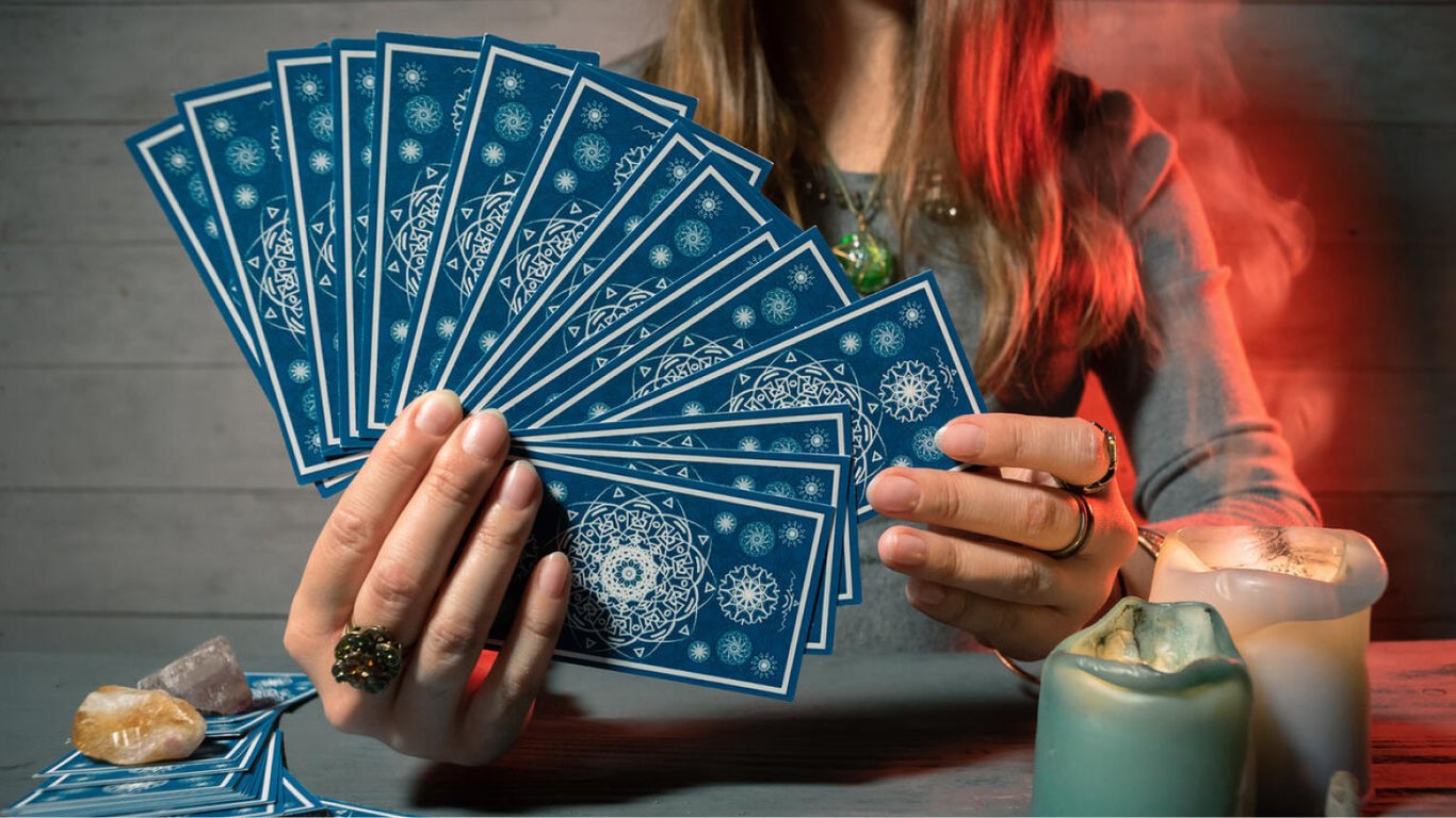 Horoscope for all Zodiac signs on July 8, 2025 according to Tarot