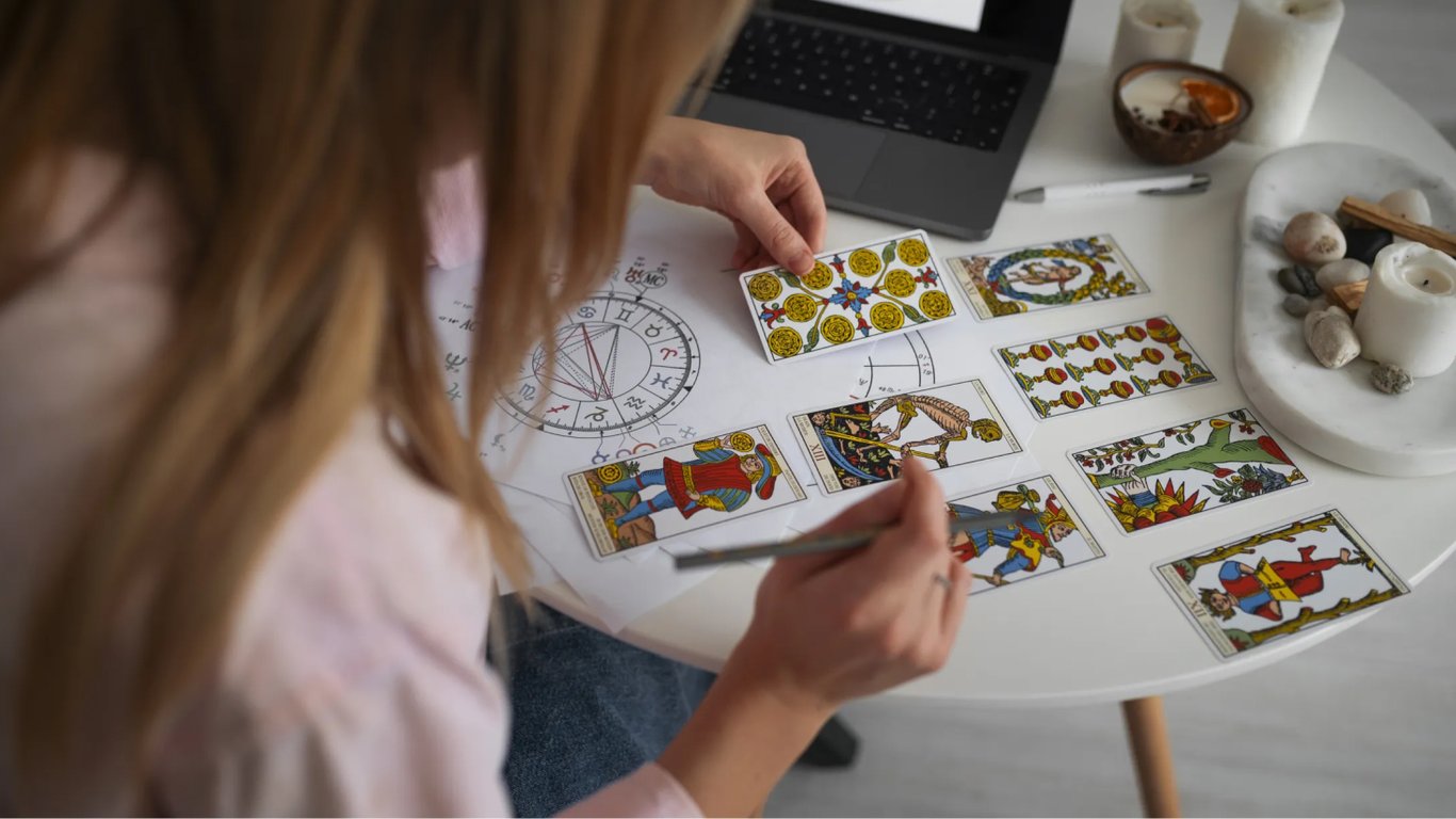 Three Zodiac Signs Will Make a Step Forward This Week According to Tarot