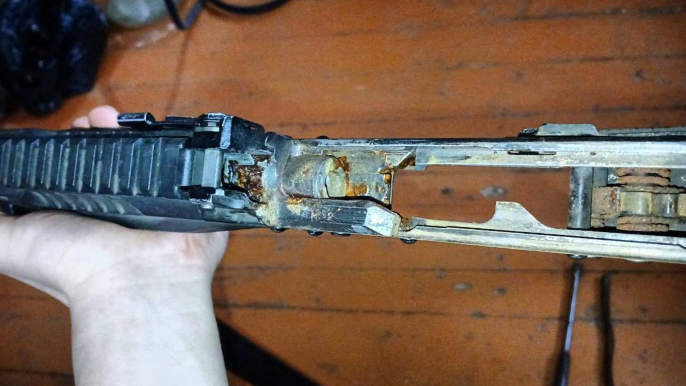 Der Kalaschnikow ist nicht mehr der gleiche - die russischen Besatzer haben eine rostige Neuheit AK-12 erhalten