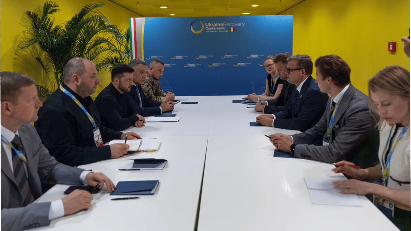 Зеленський обговорив з прем'єром Фінляндії виробництво дронів