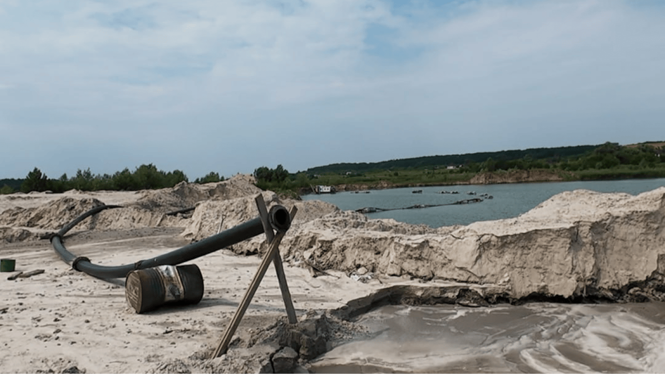In Kyiv region, large-scale illegal sand mining uncovered — video