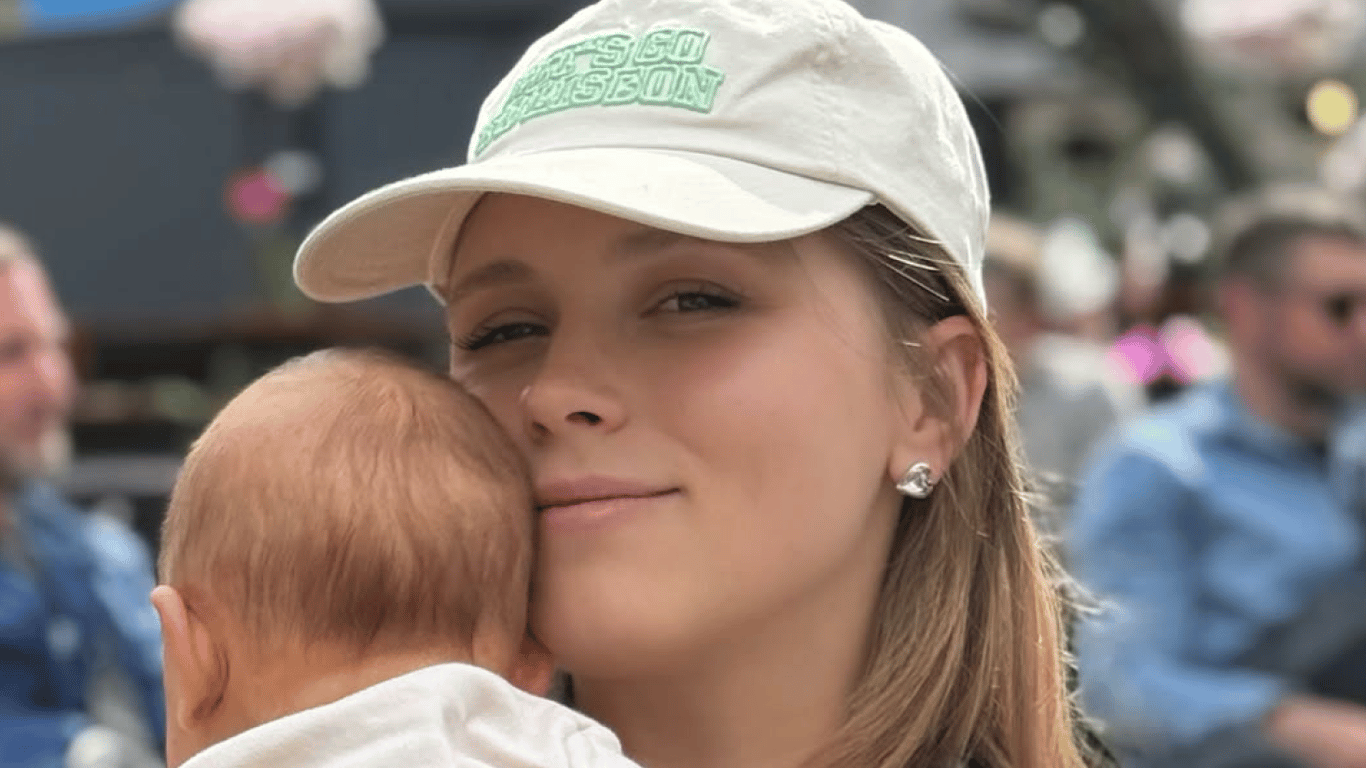 Anna Koshmal erfreute die Herzen mit Bildern ihrer gewachsenen Tochter im Urlaub