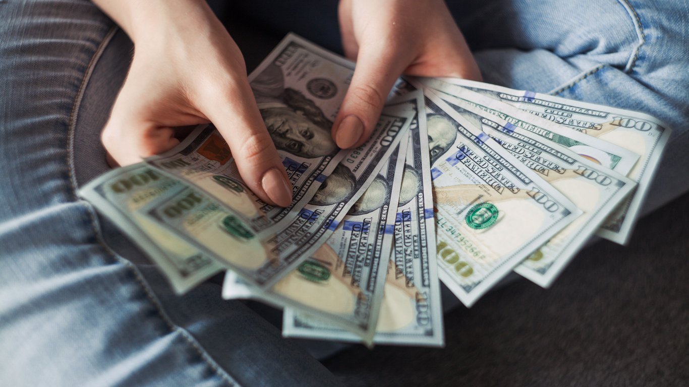 Wie viel Geld auf dem Konto über Reichtum zeugt - Betrag im Jahr 2025