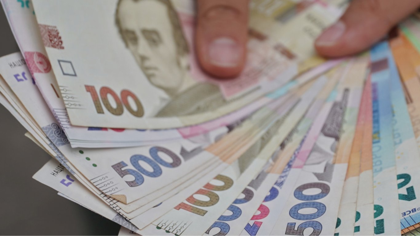 Пенсионерам доплатят 1,2 тыс. грн в 2025 году — кто имеет право