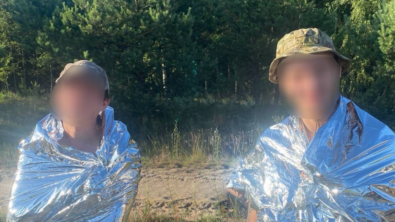 Im Sumpf verloren - Grenzbeamte haben illegale Touristen gefangen