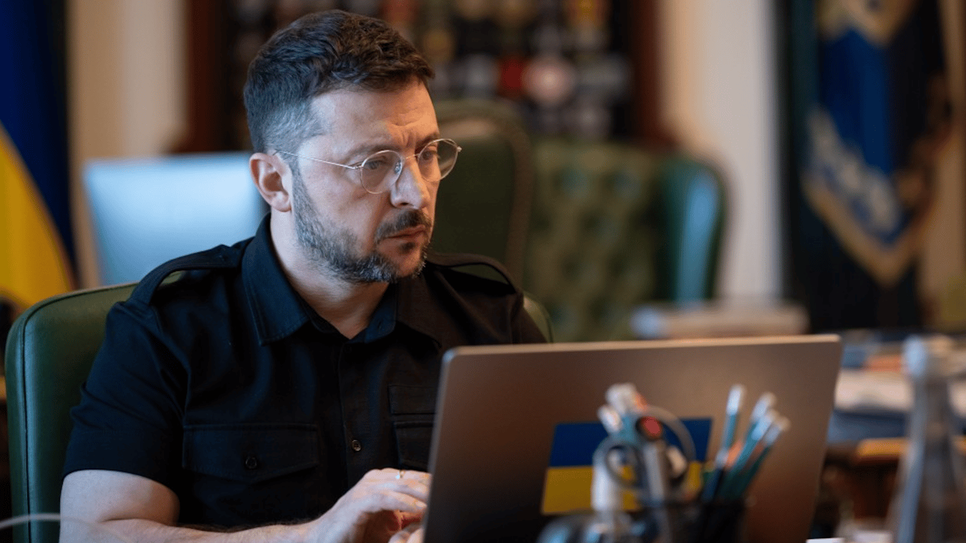 Przygotowujemy nowe dalekosiężne uderzenia - Zelensky zwołał naradę