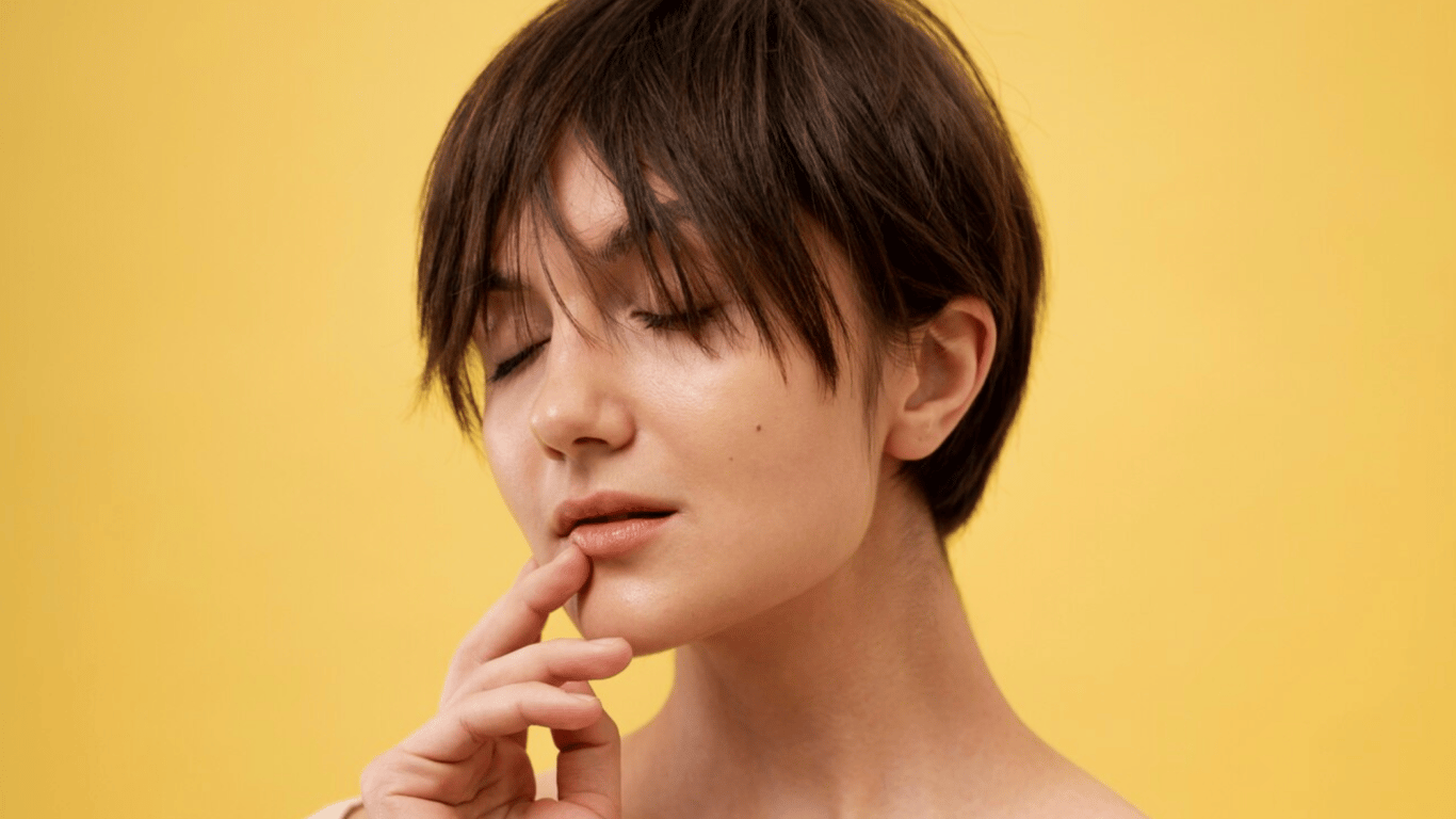 Trend from the 2000s is back with us — a stylish haircut that will change everything