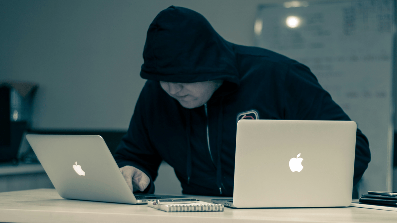 Skąd pochodzi słowo 'phishing' i co oznacza