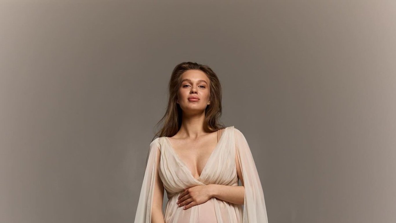 What a pregnant beauty wife of the Dynamo football player looks like
