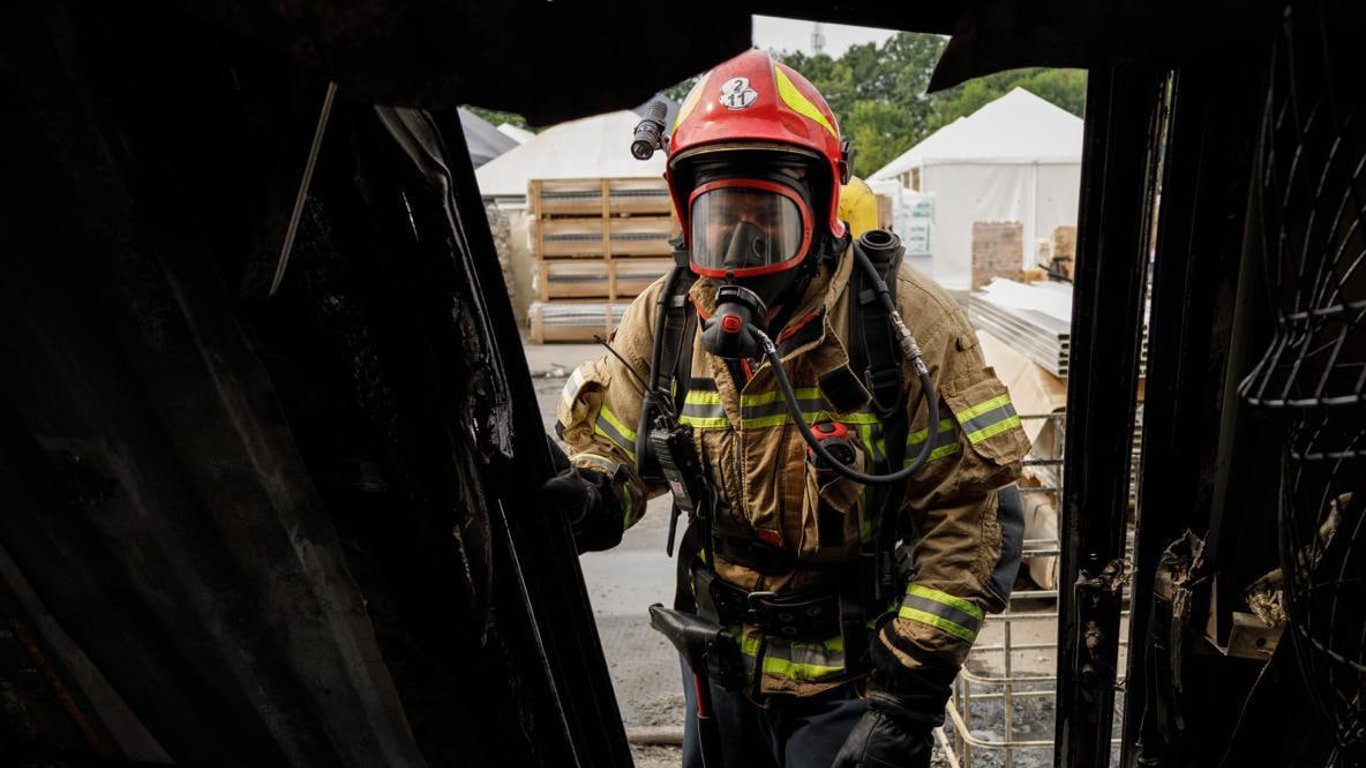 Russia attacked Polish factory in Vinnytsia — Sikorski reacted