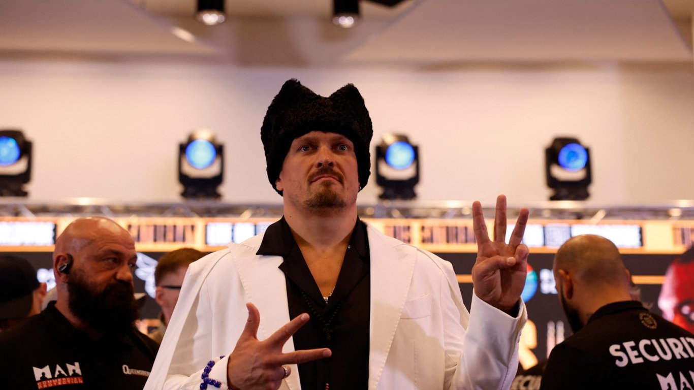 Usyk probierte das Kostüm einer berühmten historischen Figur an – wer wurde er?