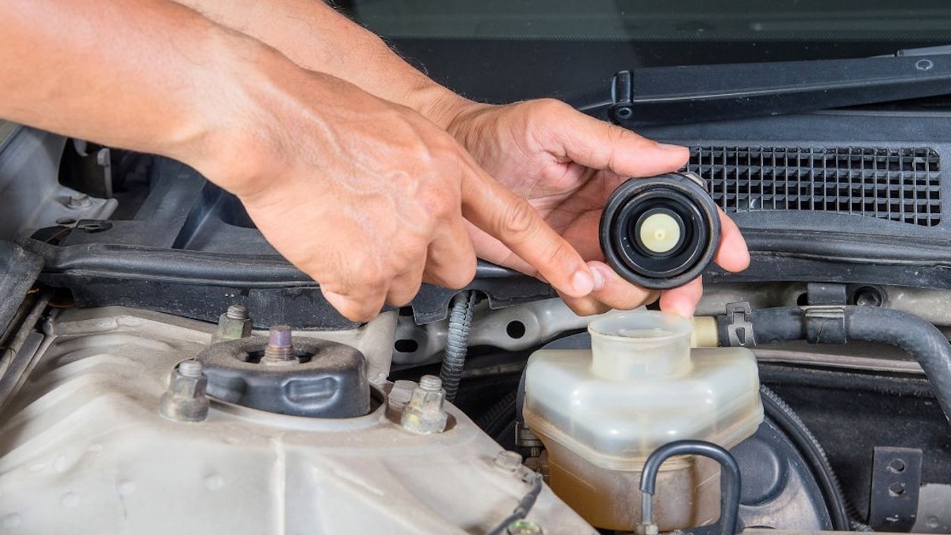 Wie oft sollte man tatsächlich die Bremsflüssigkeit im Auto wechseln