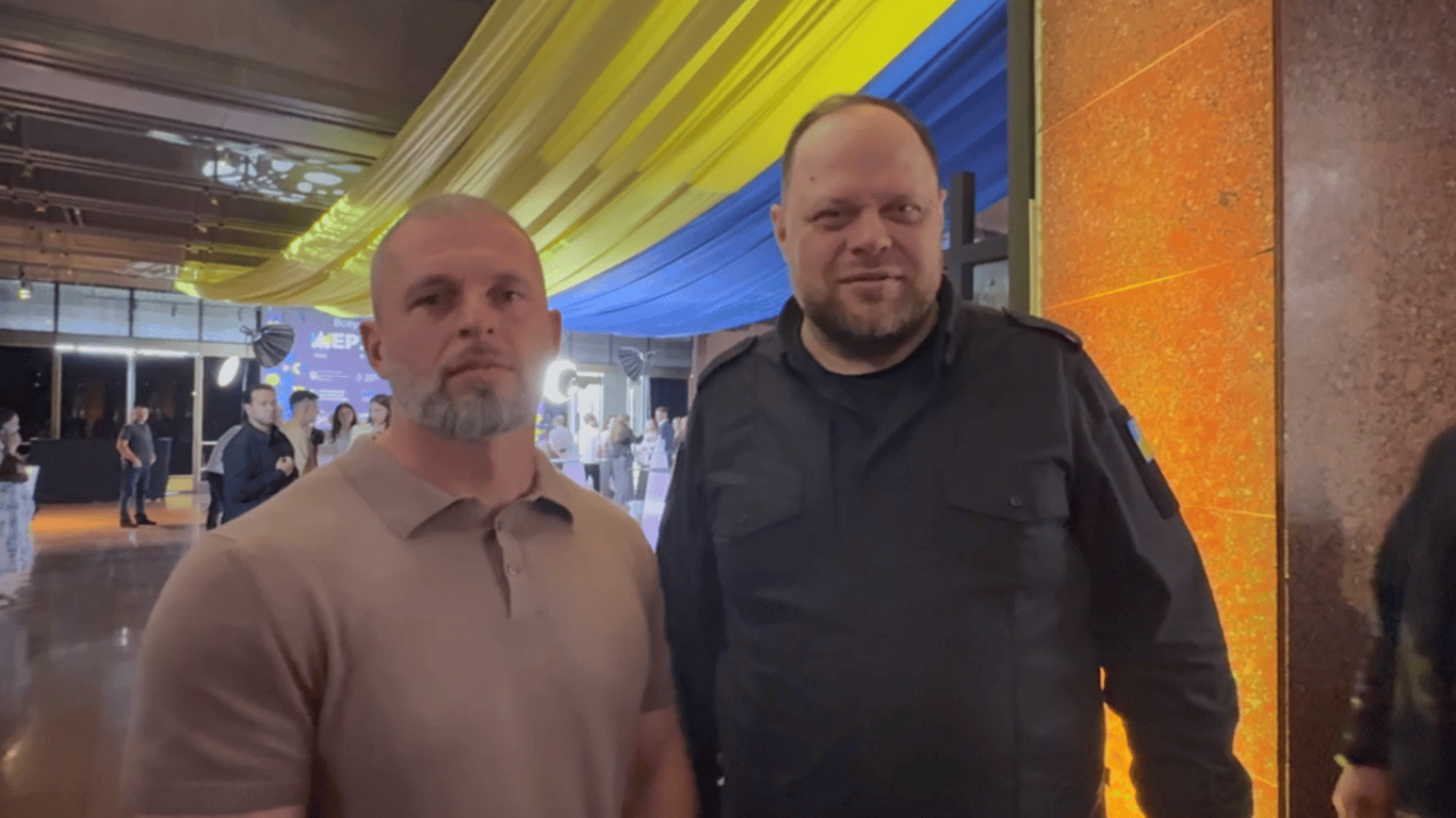 Świetnie wychodzi — czego Biedny i Stefančuk życzyli Usykowi przed walką