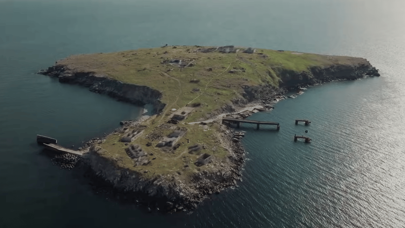 Artillery, Tricks and Faith - GUR on the Return of Snake Island
