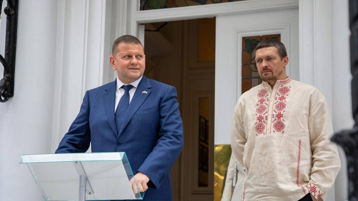 Der Sieg von Usyk über Dubois - Zaluzhny gratulierte dem Boxer