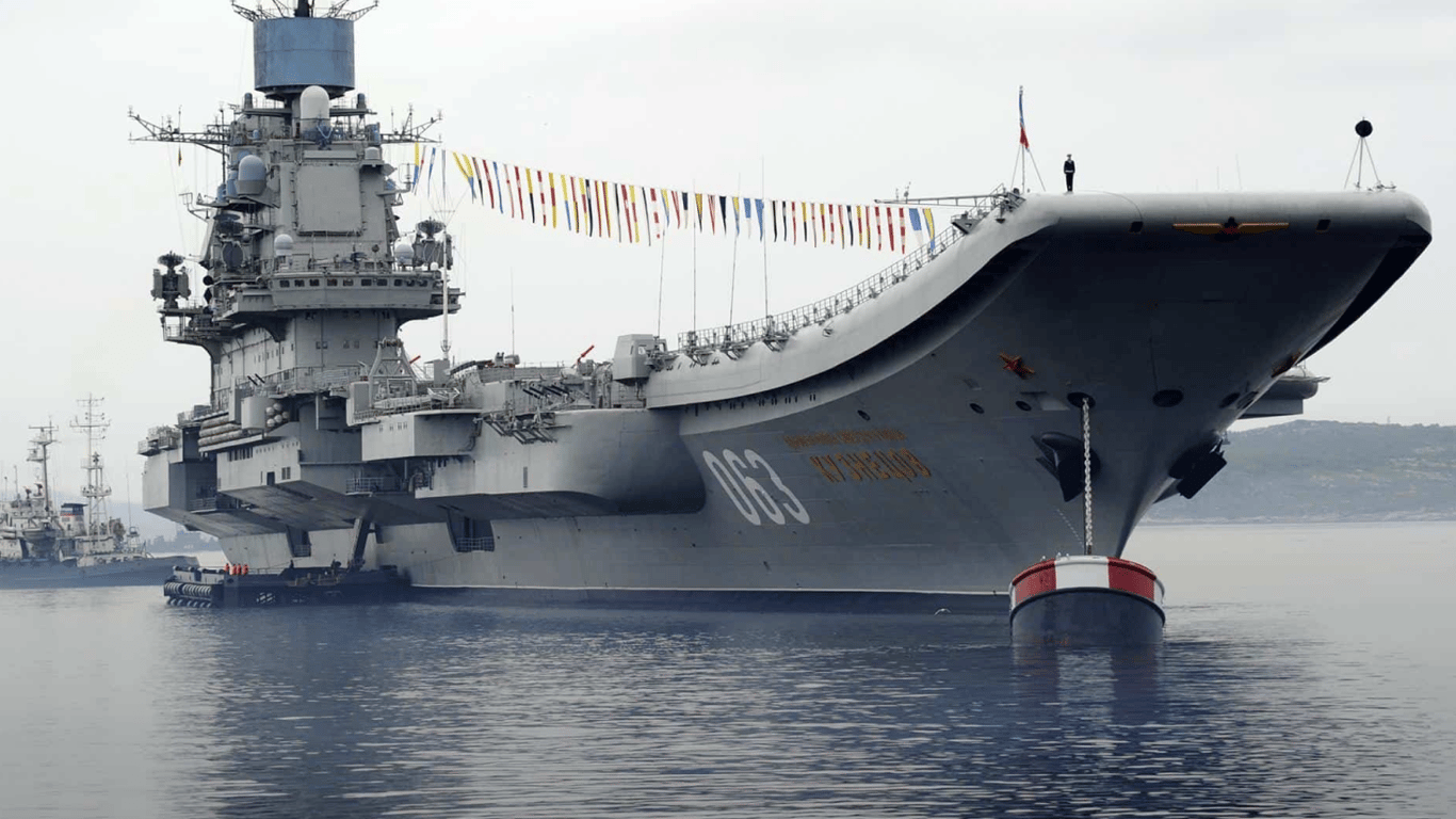 Плавучий сором — ВМС розповіли про єдиний авіаносець Росії
